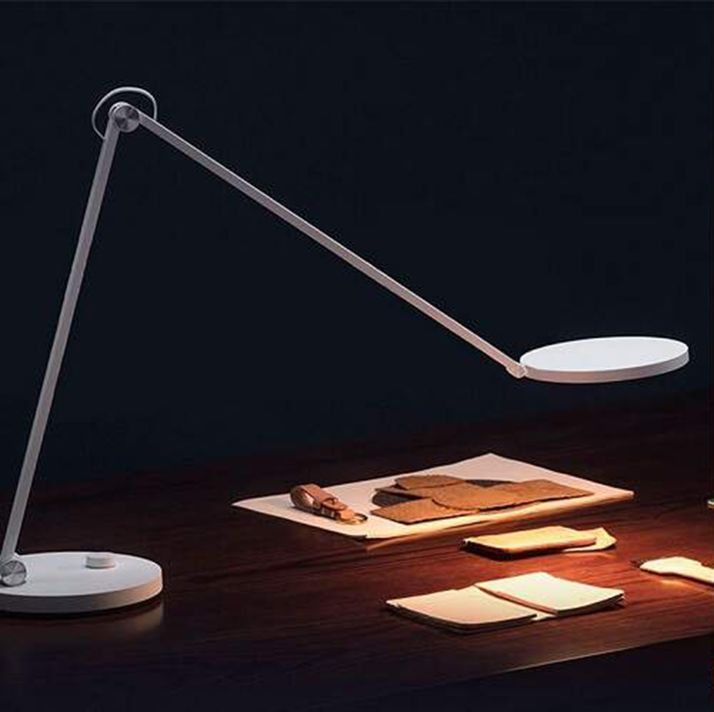 Vysoký index vykreslení barev a chytré funkce Mi Smart LED Desk Lamp Pro EU